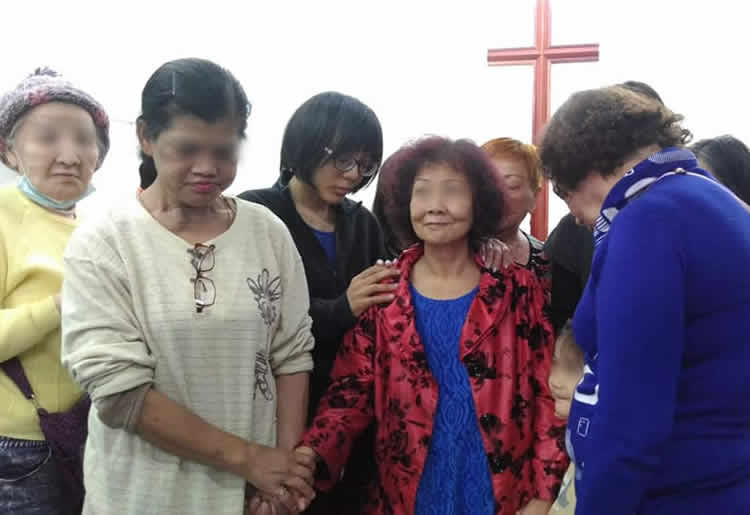 0個月前，上帝把她帶到我們當中，從那麼遠的台北來到陌生的台南，沒有熟人，沒有朋友，只有怨恨和被拋棄的傷痛……