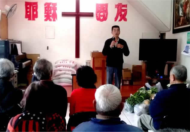 一個傍晚，有位中年男子，滿面愁容，眼泛淚光，步履蹣跚地走進前鎮恩友中心。他在走投無路下經友人介紹，遠從草衙步行到保泰路底。