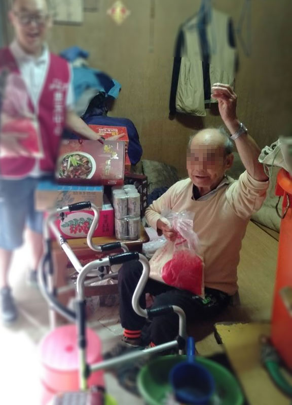 20年前的921大地震，住南投中寮深山的阿順阿公失去了女兒，小兒子以及孫女，大兒子也因為頭部受到重創