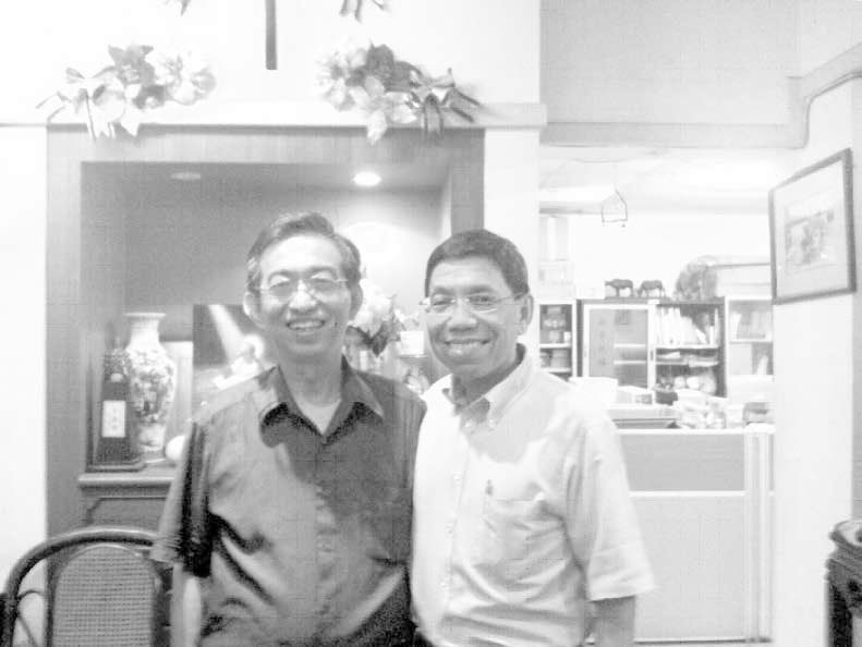 2012年我在台灣大學管理學院GMBA國際管理碩士班教一門課--「公益創業及社會企業」，期望藉此課堂，讓學生多了解社會問題及需要，教導他們利用公益創新的社會企業商業模式，尋求解決方案。