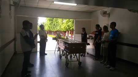 為洪日吉弟兄舉行告別式。