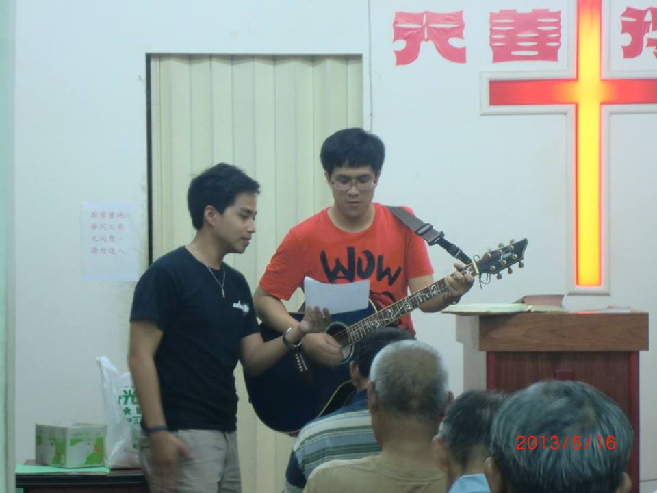 台南神學院學生從4月開始，每周都有人排班分組來這裡服事街友。