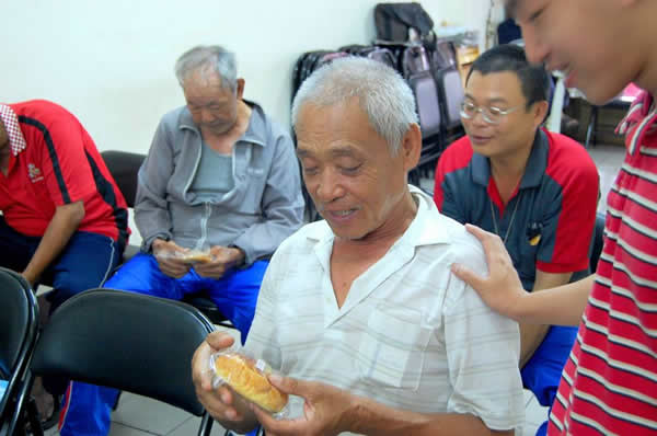 幫阿成伯找個棲身之所