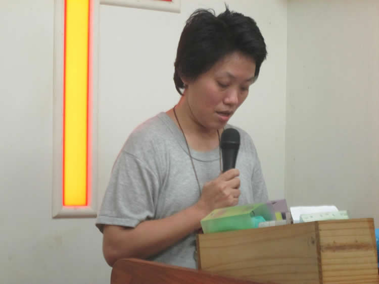 很棒的小慧,頭髮逐漸留長,也開始在主日帶領兄姊妹們唸聖經