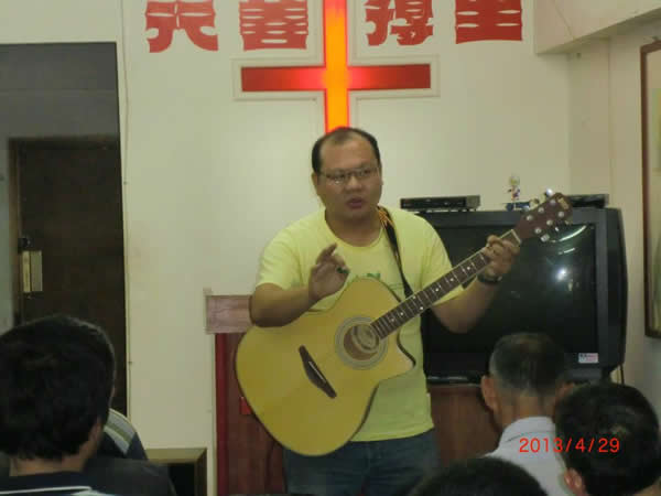信仁同學「彈」笑風聲