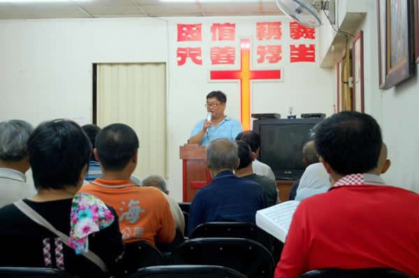 劉幹事以前當街友時也曾被教會的人拒絕過，儘管他本身是位浸信會的信徒。