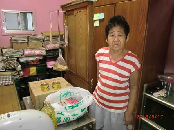 第一次去探訪阿嬤的時候，一開門就被急竄而出的貓咪嚇了一跳。