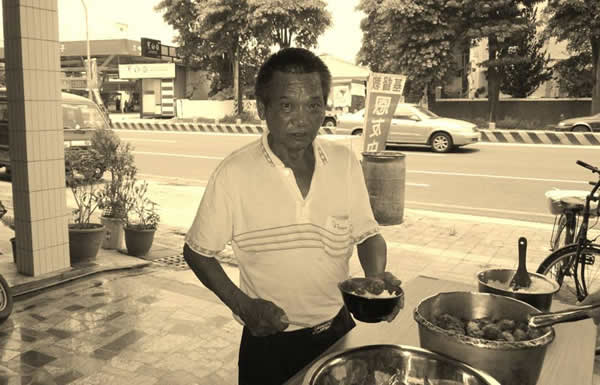 他叫做阿龍，是善化區公所送到中華恩友，委託我們安置的街友。