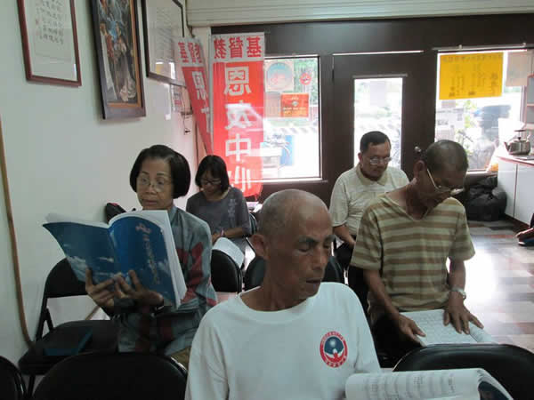 他是阿池。  安置在中華恩友的一位弟兄。