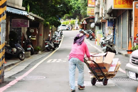我做鐵工20幾年了，身體才會這麼勇！