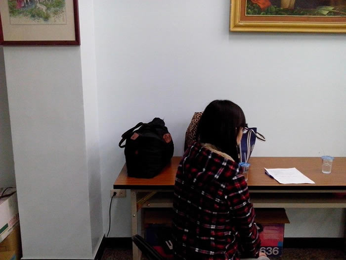 暗夜裡，永康恩友中心接待了從南投竹山緊急安置的姊妹。