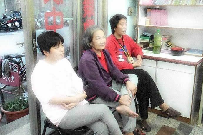 妹妹剛來的時候，又瘦又小，我們本以為是個未成年小女孩，