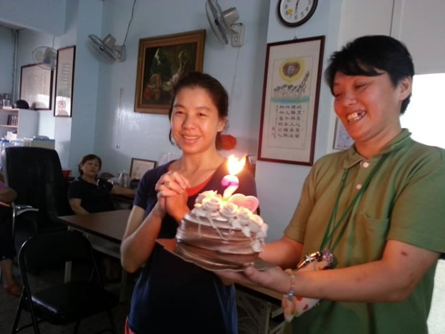 2016年6月壽星小美麗，小美麗是本來在高雄恩友用餐的姐妹