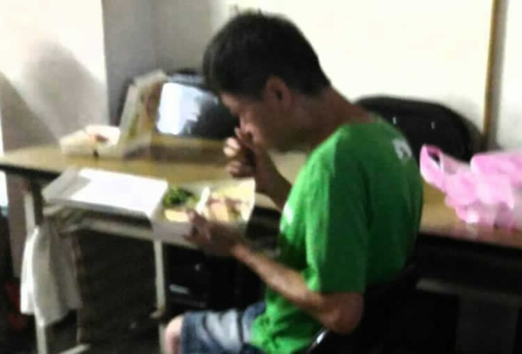 阿葵其實出身在一個不錯的家庭，是家中獨子