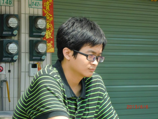 這些年來，他一直封閉自己，話說得非常少，臉上也總是看不出他的喜怒哀樂。