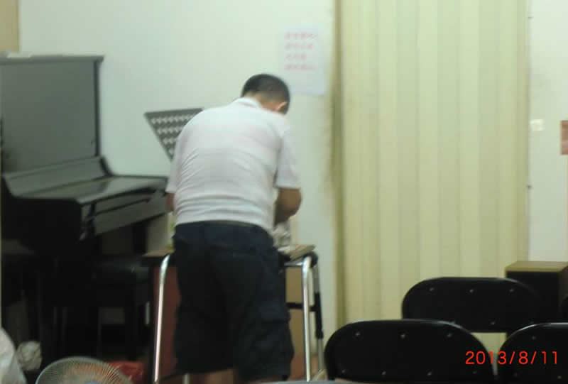 他是主內鍾弟兄。