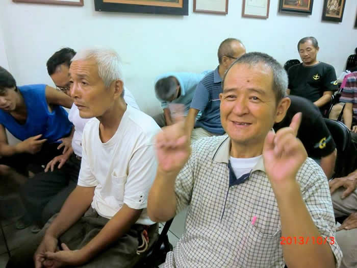 喜歡他的開朗，喜歡他面對人生低潮也帶著喜樂的心。