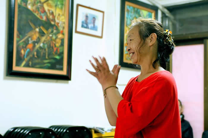 大姊剛來台南恩友中心不久，一切都還不能適應，常抱怨供餐前的敬拜時間太長