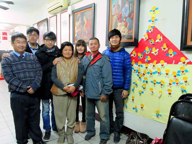 幾位成功大學和中山大學幾位熱請青年組隊參加某創意競賽活動，突發奇想結合社會關懷的理念