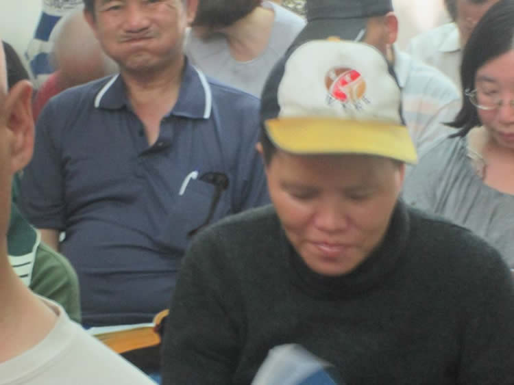 看不懂沒關係，翻開聖經就會平安，我們要感謝耶穌，因為祂，我們一家才不會餓肚子...