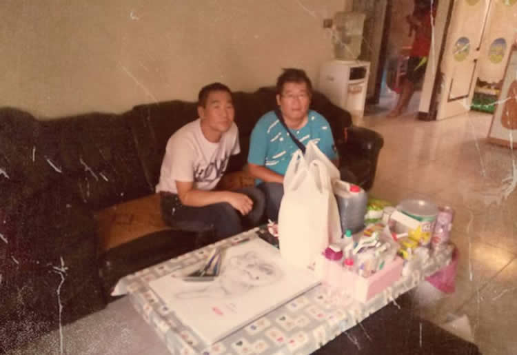 這些日子以來，他一直有出去工作，一些臨時工。