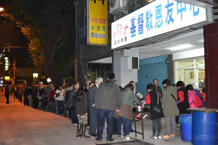 感謝來自韓國的兩位牧者，以及韓國短宣團的弟兄姊妹，來到恩友中心分享服事關心基層的弱勢朋友們。