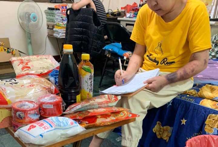 既堅強又非常樂觀的洪媽媽，圓了兒子騎腳踏車夢想後，下定決心不想再讓家人，及身邊的人為她辛苦度日，選擇放棄長久洗腎的痛苦。