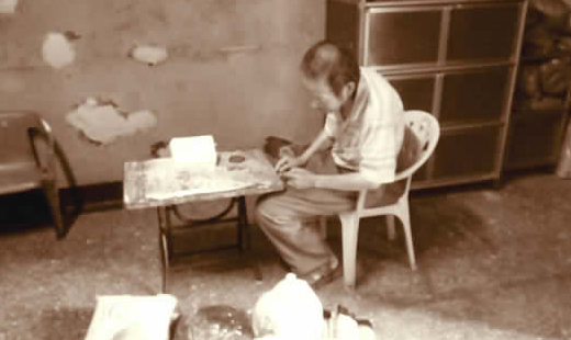 天賜的身體越來越差了,今天去送物資,他的頭垂地幾乎抬不起來.