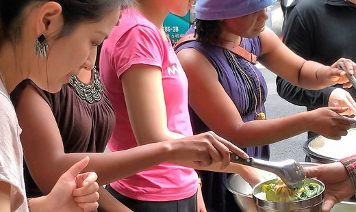 Salt Ministry 團體  協助台北恩友中心共餐