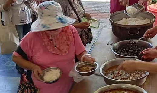 感謝上帝 疫情趨緩恩友中心恢復聚會共餐