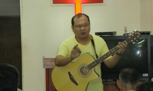 信仁同學「彈」笑風聲