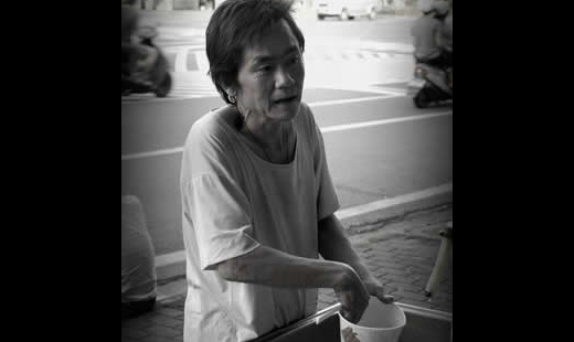 義仔，來自大台南的大內區，流浪好些年了，一直在城市邊緣默默的求取生存的機會