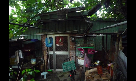 黃昏時分，與秋香姊來到萬里頂寮這個寂靜的村落裡