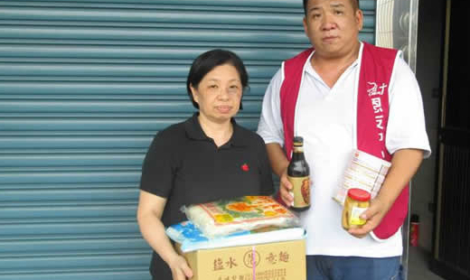 恩友濟貧故事位於三民區中仁街角落的大樓。