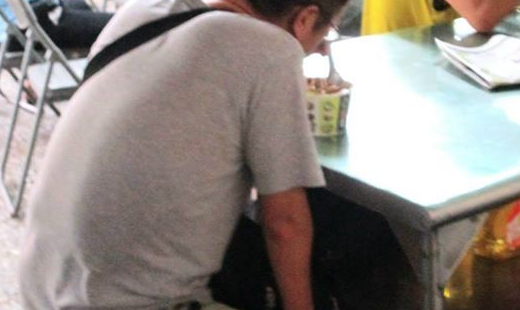 原來阿成20歲就受洗了，年輕時，在補習班教日語，也在固定的傳統教會擔任日語翻譯。