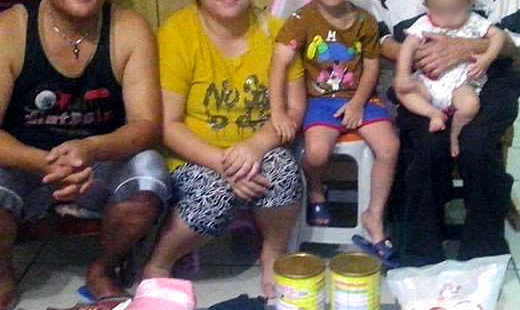 走進這戶人家時，映入眼簾的是破舊的二手家具、中古電視機、舊椅子