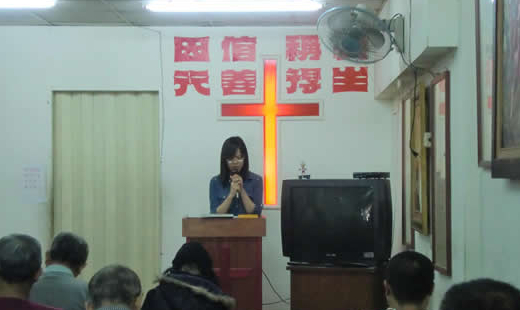 這位女孩是季如，我們一直保護著她，不寫她名字，不從正面拍她。