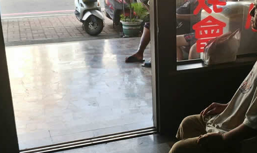 他們叫他阿冊。是恩友中心安置在中華恩友的一個個案。