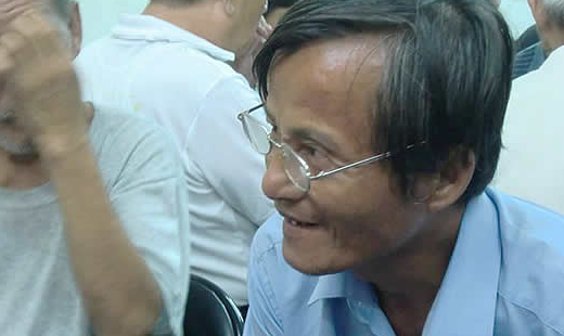 外表看似古意的眼鏡哥叔叔，皮膚黝黑，名叫蘇仔。