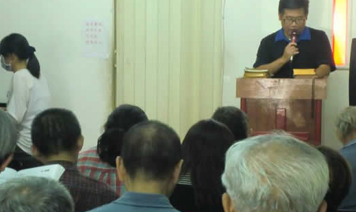 暫住永康恩友中心的她，身心都要依靠主來調息。但是卻主動表達願意成為恩友中心台南地區各據點的專職司琴。