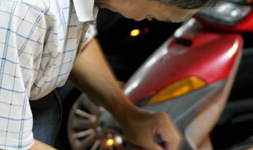 大家都叫他鱷魚。他是台南恩友中心的老家人，助傳還沒有到台南服事之前，他就固定來用餐了。