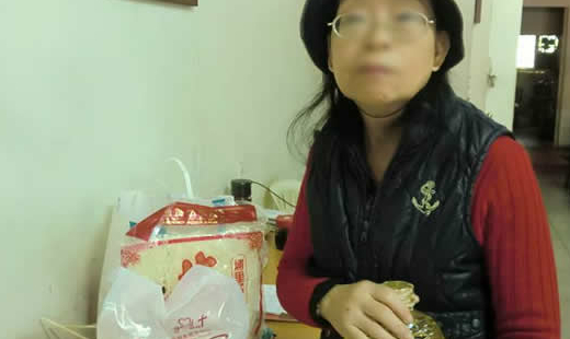 阿嬤是個弱勢的族群，但是沒有領任何補助。因為她有孫子孫女。