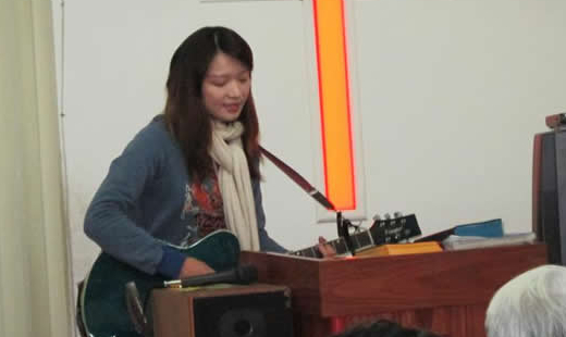 活水教會的筱七平時是位在學校認真教書的老師