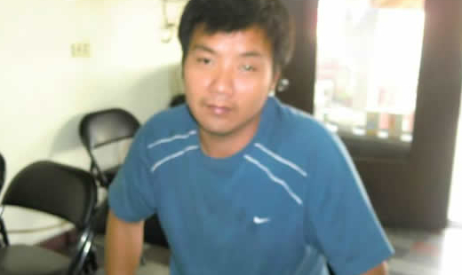 他是阿昕，剛隨著中華恩友幹事調動過來的廚房同工．