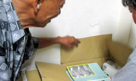 因為化療而掉光頭髮的福生伯，當起了THE BIG ISSUE大誌雜誌的販售員。