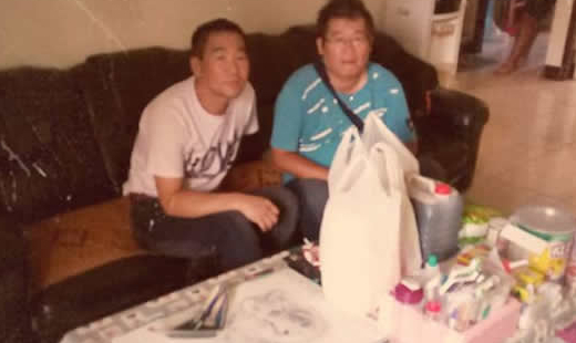 這些日子以來，他一直有出去工作，一些臨時工。