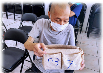 祂要憐恤貧寒和窮乏的人，拯救窮苦人的性命。