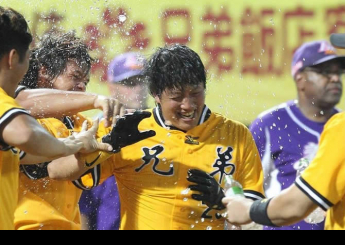 基督教恩友中心將於8月23 日在天母棒球場，包場免費邀請北部弱勢學童、青少年觀看職棒中信兄弟與義大犀牛的比賽。（photo by 中華職棒）