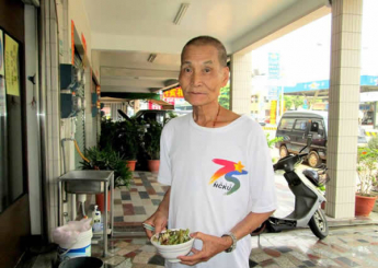 你們可以收容我父親嗎，我真的不願意他再住廢棄的防空洞了.....