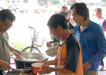 老鼠他的綽號叫做老鼠。（圖前第一位橘衣者） 他自己說自己因為從小長的瘦瘦小小的，所以一直被叫做老鼠。